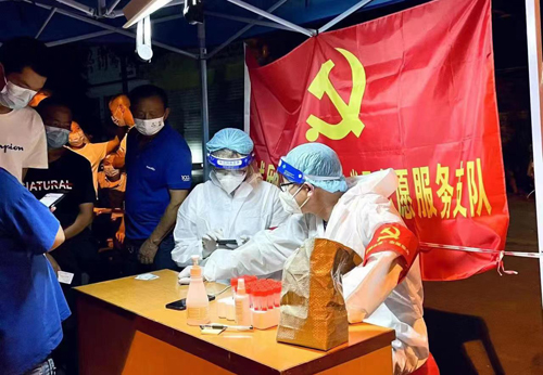 四川发展党员服务社区防疫工作.jpg 四川发展党员服务社区防疫工作.jpg